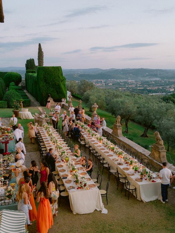 Una veduta del matrimonio di Daniel e Michelle a Villa Gamberaia, Firenze (scatto pubblicato su Stylemepretty.com)